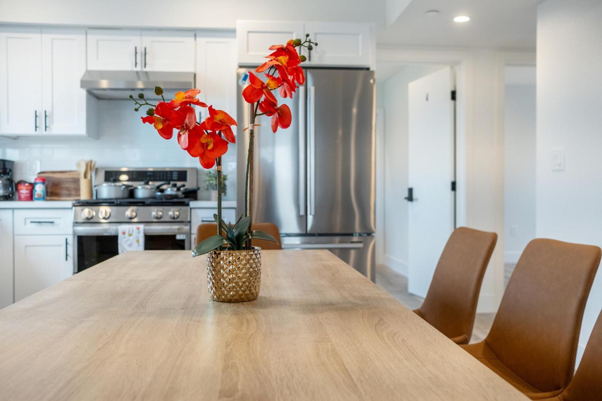 Urban Oasis In The Heart Of La Near Usc & Major Attractions, Los Angeles